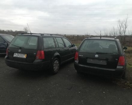 Черный Фольксваген Гольф, объемом двигателя 1.6 л и пробегом 220 тыс. км за 3750 $, фото 2 на Automoto.ua