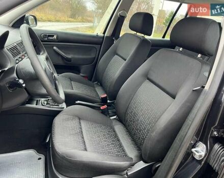 Черный Фольксваген Гольф, объемом двигателя 1.6 л и пробегом 136 тыс. км за 5700 $, фото 37 на Automoto.ua