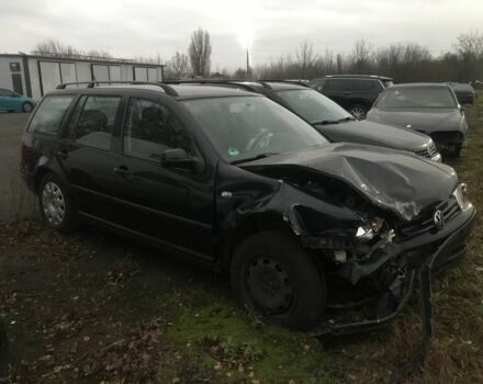 Черный Фольксваген Гольф, объемом двигателя 1.6 л и пробегом 220 тыс. км за 3750 $, фото 4 на Automoto.ua