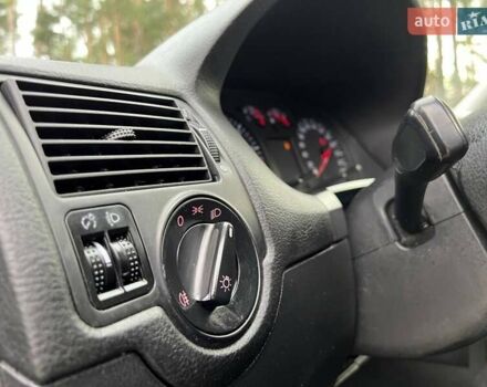 Черный Фольксваген Гольф, объемом двигателя 1.6 л и пробегом 241 тыс. км за 4200 $, фото 33 на Automoto.ua