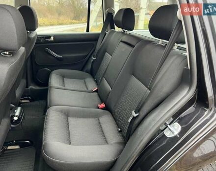 Черный Фольксваген Гольф, объемом двигателя 1.6 л и пробегом 136 тыс. км за 5700 $, фото 31 на Automoto.ua