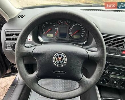 Черный Фольксваген Гольф, объемом двигателя 1.6 л и пробегом 136 тыс. км за 5700 $, фото 40 на Automoto.ua