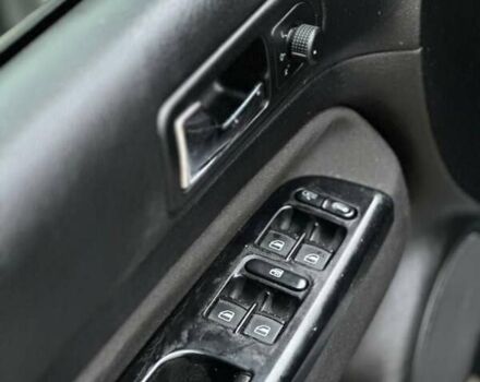 Черный Фольксваген Гольф, объемом двигателя 1.6 л и пробегом 275 тыс. км за 4550 $, фото 13 на Automoto.ua