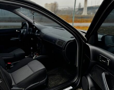 Черный Фольксваген Гольф, объемом двигателя 1.6 л и пробегом 270 тыс. км за 4800 $, фото 9 на Automoto.ua