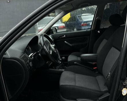 Черный Фольксваген Гольф, объемом двигателя 1.6 л и пробегом 282 тыс. км за 3950 $, фото 12 на Automoto.ua