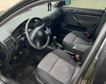 Черный Фольксваген Гольф, объемом двигателя 1.39 л и пробегом 250 тыс. км за 4250 $, фото 19 на Automoto.ua