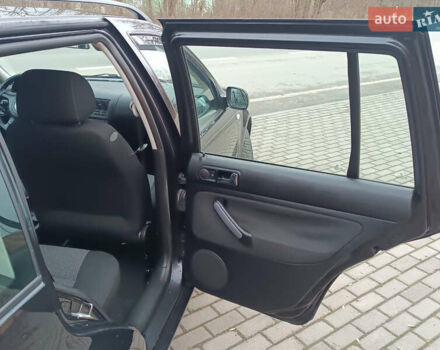 Черный Фольксваген Гольф, объемом двигателя 1.6 л и пробегом 264 тыс. км за 5599 $, фото 52 на Automoto.ua