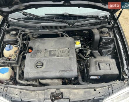 Черный Фольксваген Гольф, объемом двигателя 1.6 л и пробегом 225 тыс. км за 4500 $, фото 12 на Automoto.ua