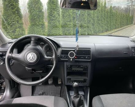 Черный Фольксваген Гольф, объемом двигателя 1 л и пробегом 270 тыс. км за 3900 $, фото 3 на Automoto.ua