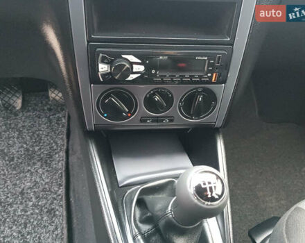 Черный Фольксваген Гольф, объемом двигателя 1.6 л и пробегом 264 тыс. км за 5599 $, фото 36 на Automoto.ua