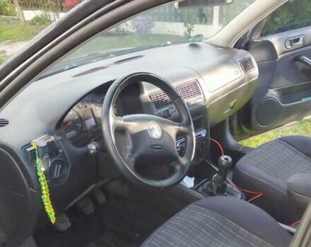 Черный Фольксваген Гольф, объемом двигателя 1.6 л и пробегом 210 тыс. км за 4000 $, фото 6 на Automoto.ua