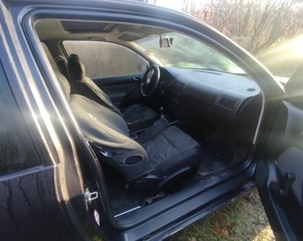 Черный Фольксваген Гольф, объемом двигателя 1.6 л и пробегом 200 тыс. км за 700 $, фото 4 на Automoto.ua