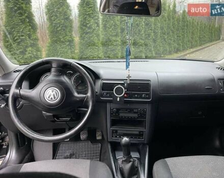 Черный Фольксваген Гольф, объемом двигателя 1.6 л и пробегом 270 тыс. км за 3900 $, фото 6 на Automoto.ua