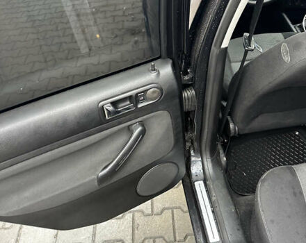 Черный Фольксваген Гольф, объемом двигателя 1.6 л и пробегом 225 тыс. км за 4500 $, фото 12 на Automoto.ua