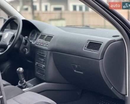 Черный Фольксваген Гольф, объемом двигателя 1.6 л и пробегом 250 тыс. км за 4350 $, фото 48 на Automoto.ua