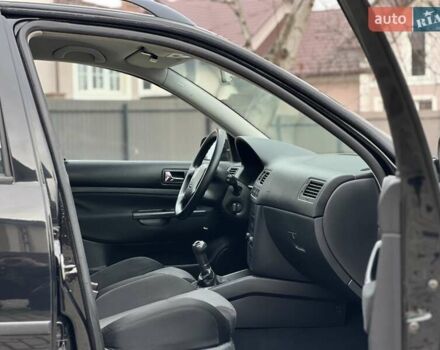 Черный Фольксваген Гольф, объемом двигателя 1.6 л и пробегом 250 тыс. км за 4350 $, фото 49 на Automoto.ua