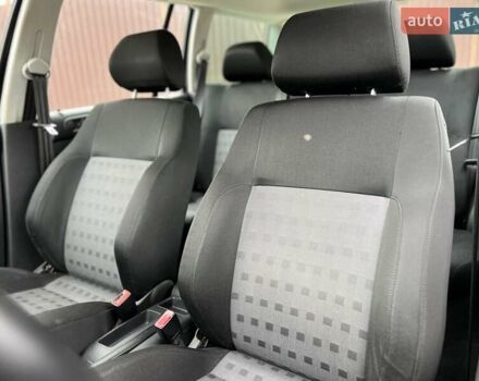 Черный Фольксваген Гольф, объемом двигателя 1.6 л и пробегом 250 тыс. км за 4350 $, фото 51 на Automoto.ua