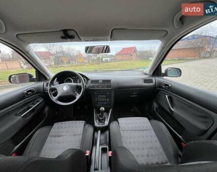 Черный Фольксваген Гольф, объемом двигателя 1.6 л и пробегом 250 тыс. км за 4350 $, фото 38 на Automoto.ua