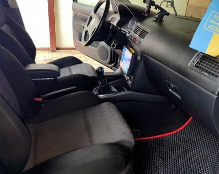 Черный Фольксваген Гольф, объемом двигателя 1.6 л и пробегом 255 тыс. км за 5000 $, фото 1 на Automoto.ua