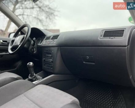 Черный Фольксваген Гольф, объемом двигателя 1.6 л и пробегом 250 тыс. км за 4350 $, фото 46 на Automoto.ua