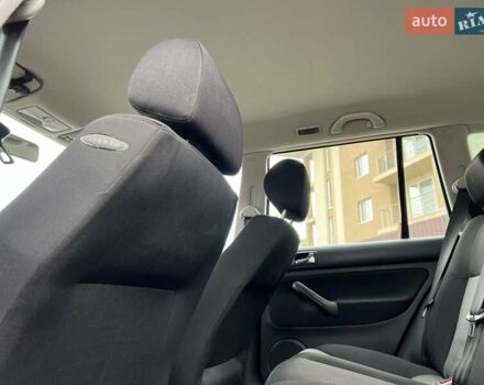 Черный Фольксваген Гольф, объемом двигателя 1.6 л и пробегом 250 тыс. км за 4350 $, фото 56 на Automoto.ua