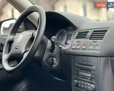 Черный Фольксваген Гольф, объемом двигателя 1.6 л и пробегом 250 тыс. км за 4350 $, фото 47 на Automoto.ua