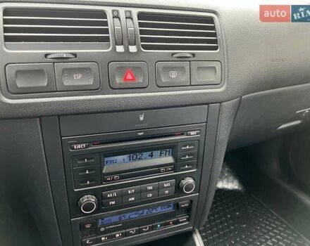 Черный Фольксваген Гольф, объемом двигателя 1.6 л и пробегом 250 тыс. км за 4350 $, фото 41 на Automoto.ua