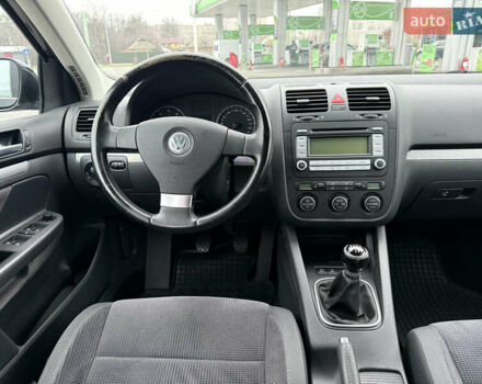 Черный Фольксваген Гольф, объемом двигателя 1.6 л и пробегом 219 тыс. км за 6499 $, фото 19 на Automoto.ua