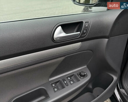 Черный Фольксваген Гольф, объемом двигателя 1.6 л и пробегом 219 тыс. км за 6499 $, фото 30 на Automoto.ua