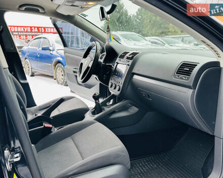 Черный Фольксваген Гольф, объемом двигателя 1.6 л и пробегом 247 тыс. км за 5900 $, фото 26 на Automoto.ua