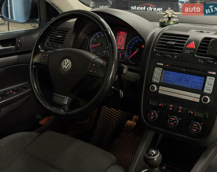 Черный Фольксваген Гольф, объемом двигателя 1.39 л и пробегом 230 тыс. км за 7299 $, фото 22 на Automoto.ua