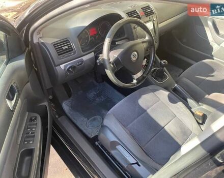 Черный Фольксваген Гольф, объемом двигателя 1.97 л и пробегом 273 тыс. км за 5900 $, фото 11 на Automoto.ua