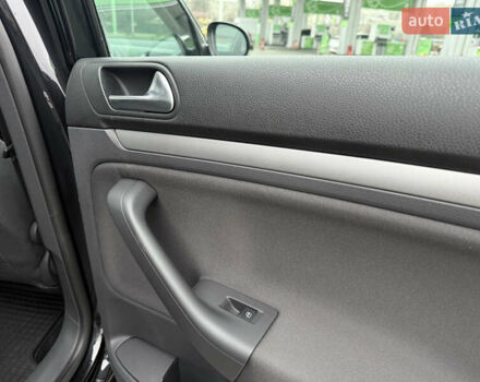 Черный Фольксваген Гольф, объемом двигателя 1.6 л и пробегом 219 тыс. км за 6499 $, фото 43 на Automoto.ua