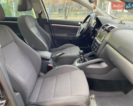 Чорний Фольксваген Гольф, об'ємом двигуна 1.39 л та пробігом 230 тис. км за 6900 $, фото 25 на Automoto.ua