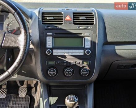 Черный Фольксваген Гольф, объемом двигателя 1.6 л и пробегом 246 тыс. км за 5800 $, фото 16 на Automoto.ua