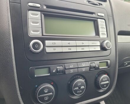 Черный Фольксваген Гольф, объемом двигателя 1.6 л и пробегом 247 тыс. км за 5350 $, фото 7 на Automoto.ua