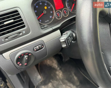 Чорний Фольксваген Гольф, об'ємом двигуна 1.39 л та пробігом 191 тис. км за 5999 $, фото 15 на Automoto.ua