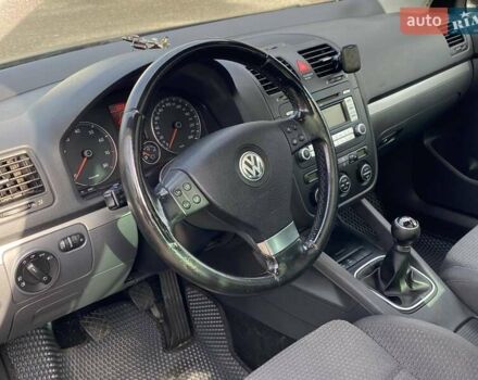 Чорний Фольксваген Гольф, об'ємом двигуна 1.39 л та пробігом 230 тис. км за 6900 $, фото 20 на Automoto.ua