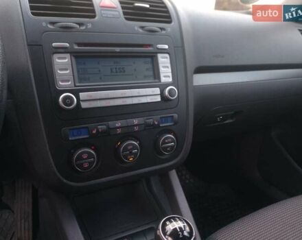 Черный Фольксваген Гольф, объемом двигателя 1.6 л и пробегом 181 тыс. км за 5550 $, фото 28 на Automoto.ua