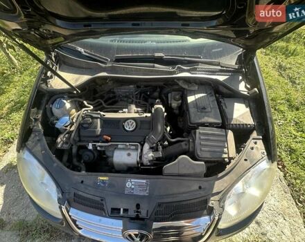 Черный Фольксваген Гольф, объемом двигателя 1.39 л и пробегом 177 тыс. км за 6500 $, фото 2 на Automoto.ua