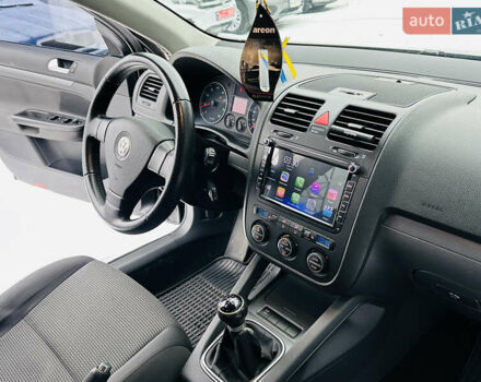 Черный Фольксваген Гольф, объемом двигателя 1.6 л и пробегом 247 тыс. км за 5900 $, фото 28 на Automoto.ua