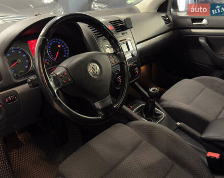 Черный Фольксваген Гольф, объемом двигателя 1.39 л и пробегом 230 тыс. км за 7299 $, фото 14 на Automoto.ua