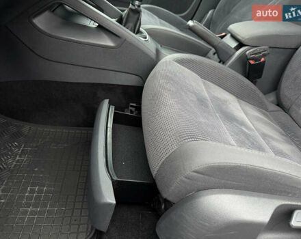 Черный Фольксваген Гольф, объемом двигателя 1.6 л и пробегом 219 тыс. км за 6499 $, фото 28 на Automoto.ua