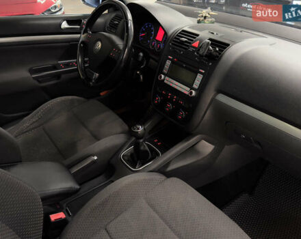 Черный Фольксваген Гольф, объемом двигателя 1.39 л и пробегом 230 тыс. км за 7299 $, фото 17 на Automoto.ua