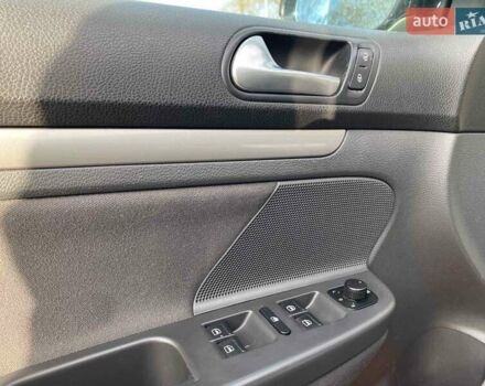 Чорний Фольксваген Гольф, об'ємом двигуна 1.39 л та пробігом 230 тис. км за 6900 $, фото 29 на Automoto.ua