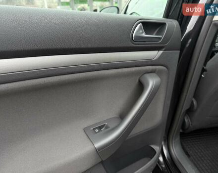 Черный Фольксваген Гольф, объемом двигателя 1.6 л и пробегом 219 тыс. км за 6499 $, фото 49 на Automoto.ua