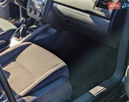 Черный Фольксваген Гольф, объемом двигателя 1.6 л и пробегом 246 тыс. км за 5800 $, фото 12 на Automoto.ua