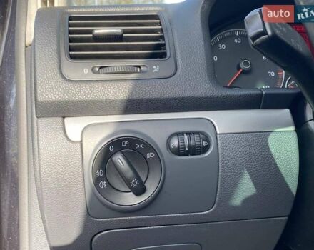 Чорний Фольксваген Гольф, об'ємом двигуна 1.39 л та пробігом 230 тис. км за 6900 $, фото 30 на Automoto.ua