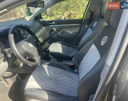 Черный Фольксваген Гольф, объемом двигателя 1.39 л и пробегом 177 тыс. км за 6500 $, фото 7 на Automoto.ua