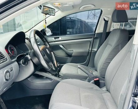 Черный Фольксваген Гольф, объемом двигателя 1.6 л и пробегом 247 тыс. км за 5900 $, фото 12 на Automoto.ua